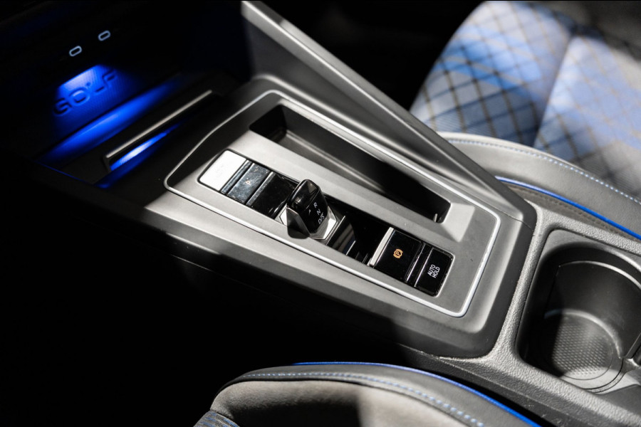 Volkswagen Golf 2.0 TSI R 4Motion PANO IQ CAMERA