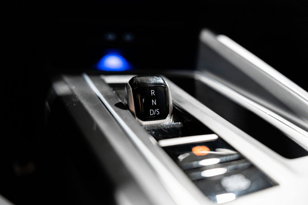 Volkswagen Golf 2.0 TSI R 4Motion PANO IQ CAMERA