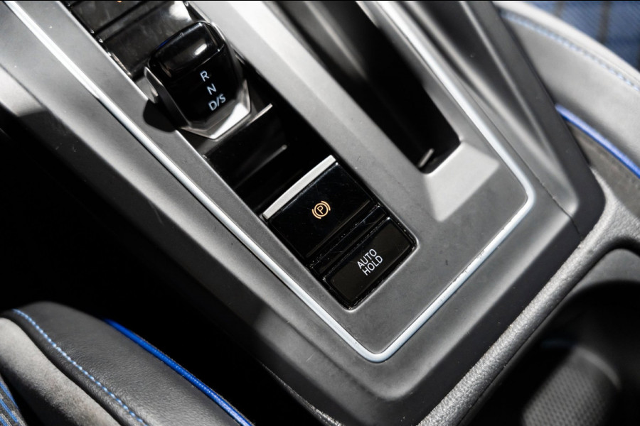 Volkswagen Golf 2.0 TSI R 4Motion PANO IQ CAMERA