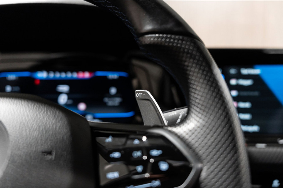 Volkswagen Golf 2.0 TSI R 4Motion PANO IQ CAMERA