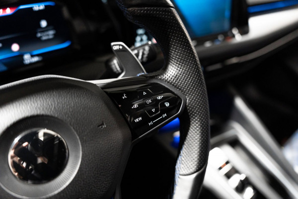 Volkswagen Golf 2.0 TSI R 4Motion PANO IQ CAMERA