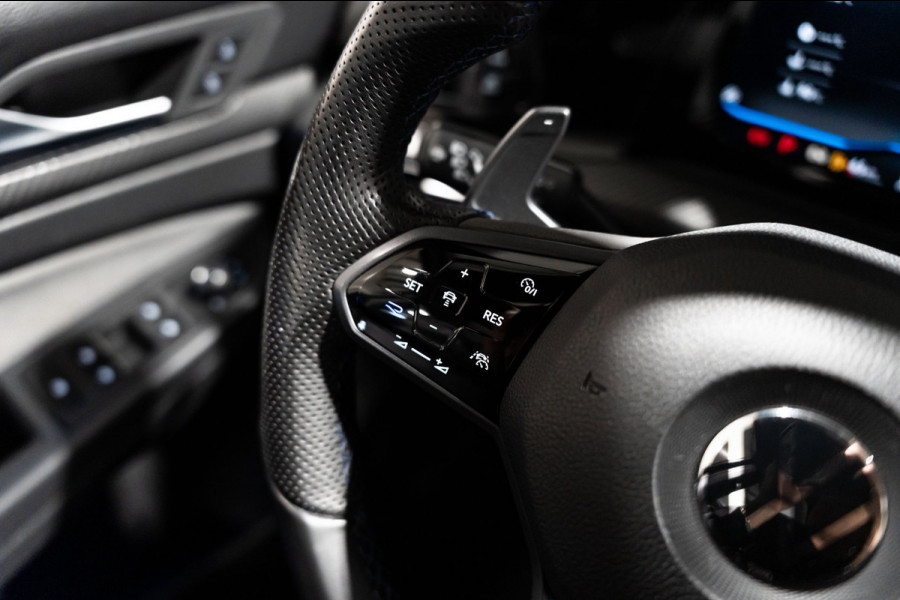 Volkswagen Golf 2.0 TSI R 4Motion PANO IQ CAMERA