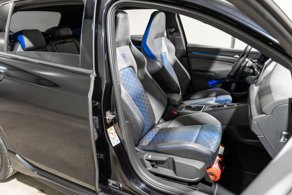 Volkswagen Golf 2.0 TSI R 4Motion PANO IQ CAMERA