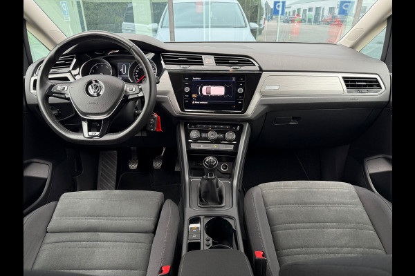Volkswagen Touran 1.2 TSI Highline Edition R Line 7p - Navi - Trekhaak - LED