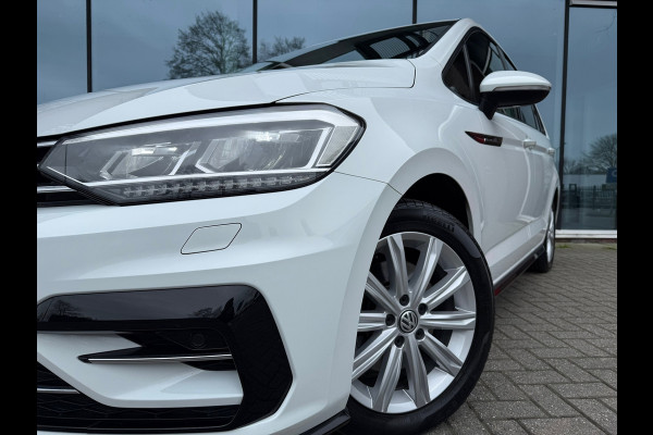 Volkswagen Touran 1.2 TSI Highline Edition R Line 7p - Navi - Trekhaak - LED