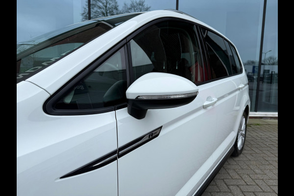 Volkswagen Touran 1.2 TSI Highline Edition R Line 7p - Navi - Trekhaak - LED