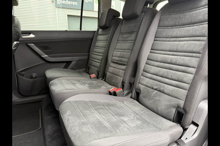 Volkswagen Touran 1.2 TSI Highline Edition R Line 7p - Navi - Trekhaak - LED