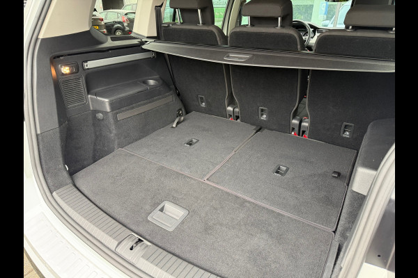 Volkswagen Touran 1.2 TSI Highline Edition R Line 7p - Navi - Trekhaak - LED