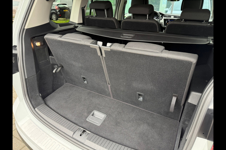 Volkswagen Touran 1.2 TSI Highline Edition R Line 7p - Navi - Trekhaak - LED