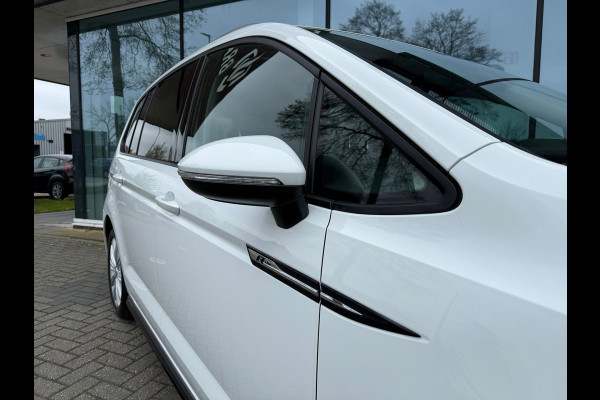 Volkswagen Touran 1.2 TSI Highline Edition R Line 7p - Navi - Trekhaak - LED