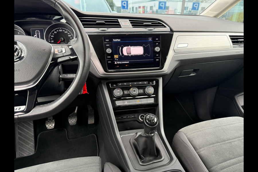 Volkswagen Touran 1.2 TSI Highline Edition R Line 7p - Navi - Trekhaak - LED