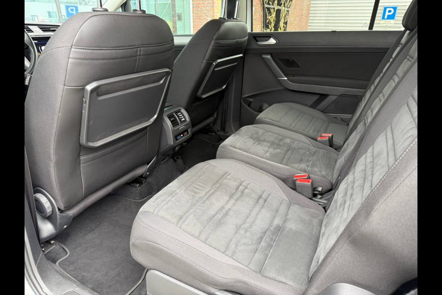 Volkswagen Touran 1.2 TSI Highline Edition R Line 7p - Navi - Trekhaak - LED