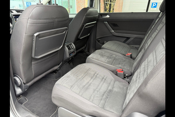 Volkswagen Touran 1.2 TSI Highline Edition R Line 7p - Navi - Trekhaak - LED