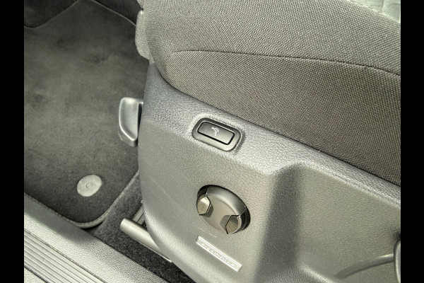 Volkswagen Touran 1.2 TSI Highline Edition R Line 7p - Navi - Trekhaak - LED