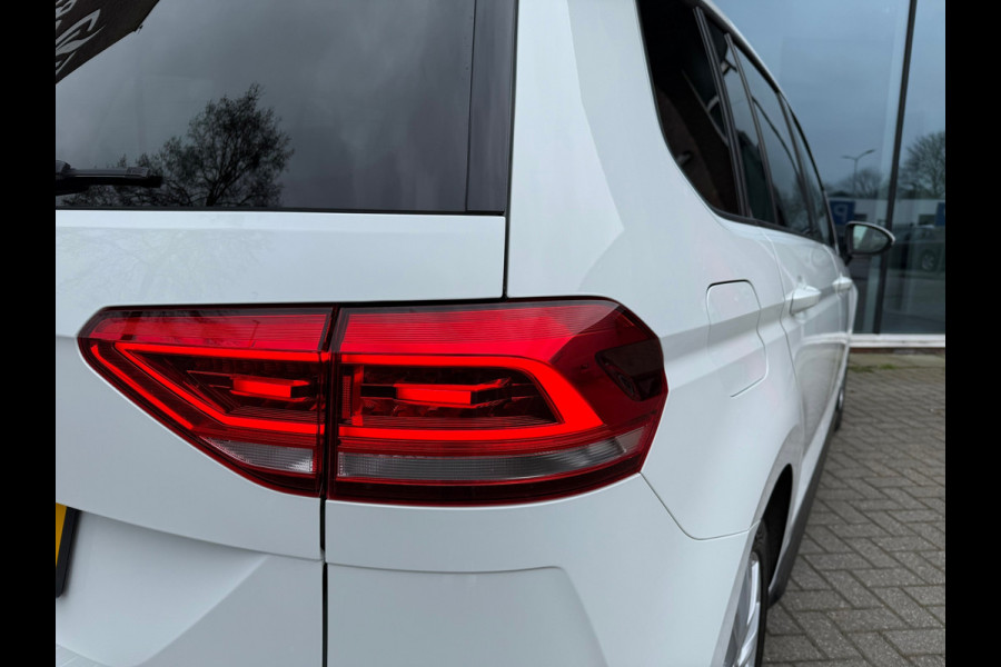 Volkswagen Touran 1.2 TSI Highline Edition R Line 7p - Navi - Trekhaak - LED