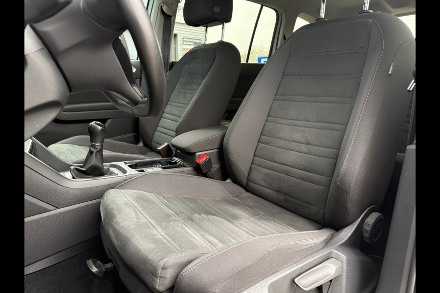 Volkswagen Touran 1.2 TSI Highline Edition R Line 7p - Navi - Trekhaak - LED