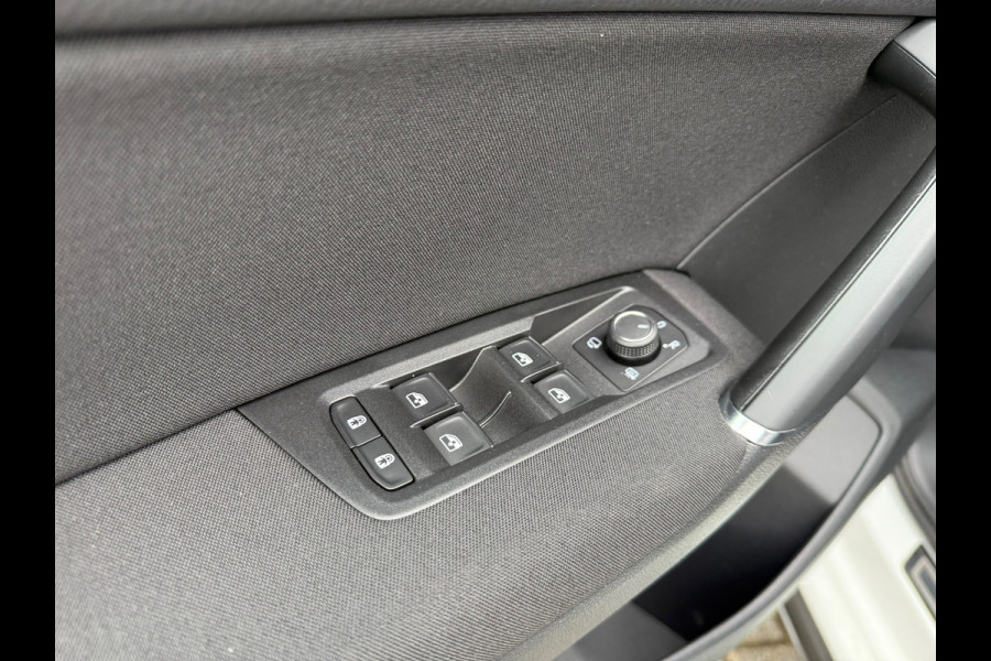 Volkswagen Touran 1.2 TSI Highline Edition R Line 7p - Navi - Trekhaak - LED