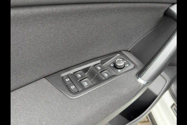 Volkswagen Touran 1.2 TSI Highline Edition R Line 7p - Navi - Trekhaak - LED
