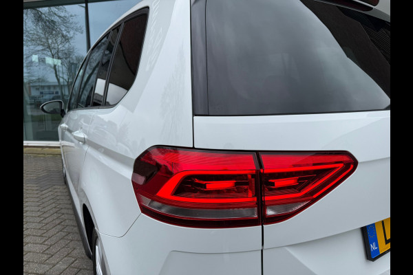Volkswagen Touran 1.2 TSI Highline Edition R Line 7p - Navi - Trekhaak - LED
