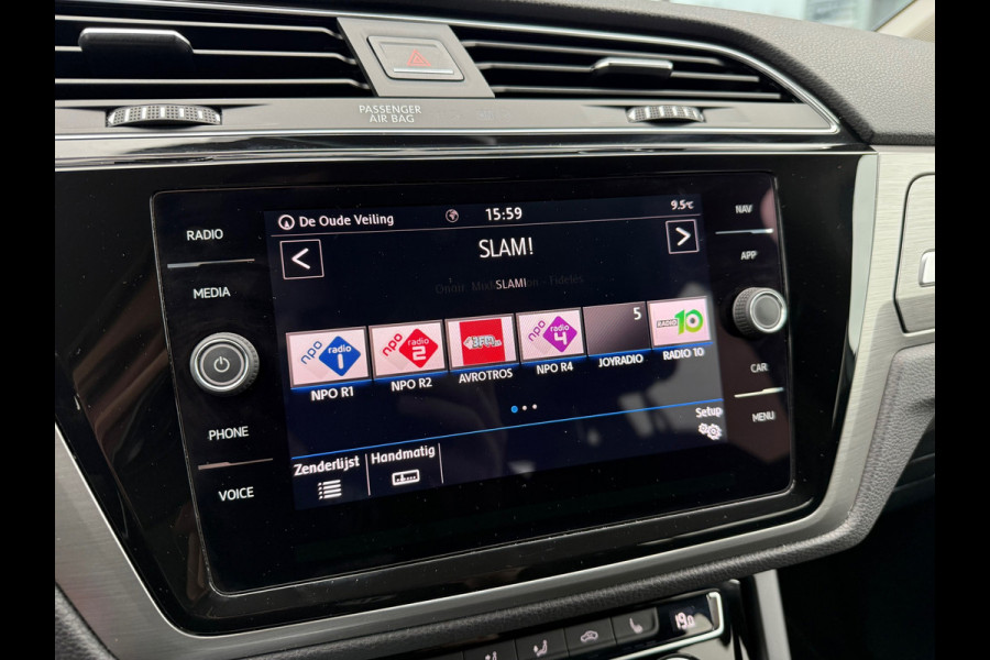 Volkswagen Touran 1.2 TSI Highline Edition R Line 7p - Navi - Trekhaak - LED