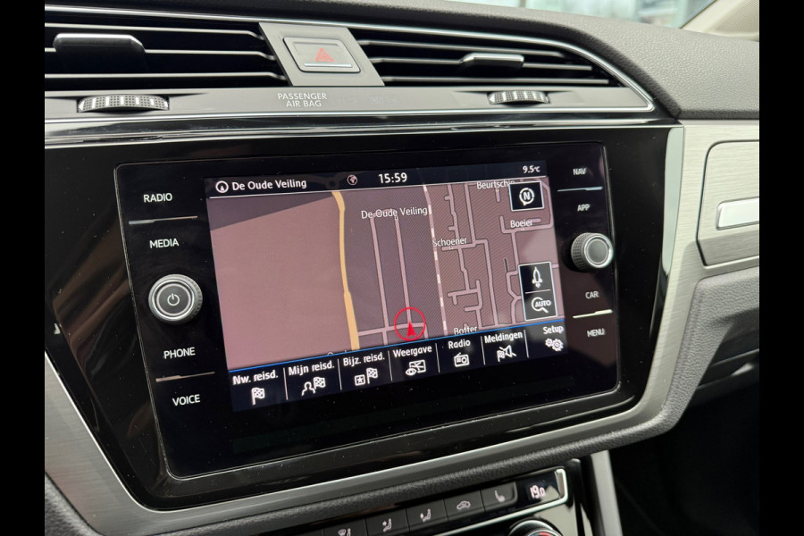 Volkswagen Touran 1.2 TSI Highline Edition R Line 7p - Navi - Trekhaak - LED