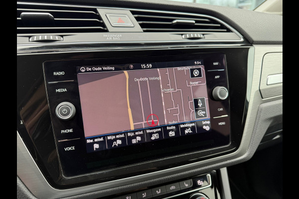 Volkswagen Touran 1.2 TSI Highline Edition R Line 7p - Navi - Trekhaak - LED