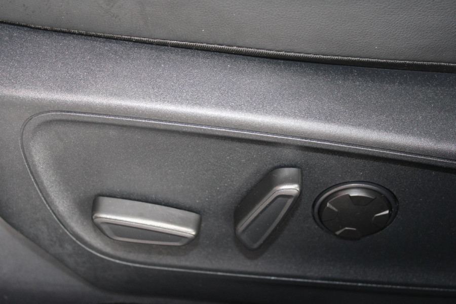 Ford Kuga 2.5 FHEV Active X 190pk | Driver Assistance Pack | 4WD | Technology Pack | 2.100kg Trekgewicht | Winterpack | Panoramadak | All Weather Banden | Geen stekker nodig