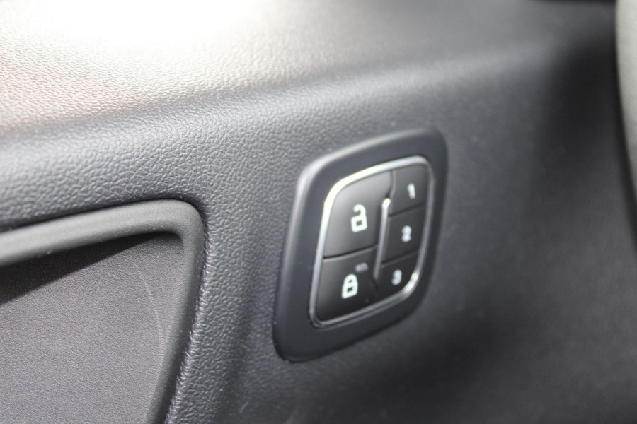 Ford Kuga 2.5 FHEV Active X 190pk | Driver Assistance Pack | 4WD | Technology Pack | 2.100kg Trekgewicht | Winterpack | Panoramadak | All Weather Banden | Geen stekker nodig