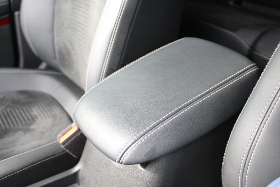 Ford Kuga 2.5 FHEV Active X 190pk | Driver Assistance Pack | 4WD | Technology Pack | 2.100kg Trekgewicht | Winterpack | Panoramadak | All Weather Banden | Geen stekker nodig