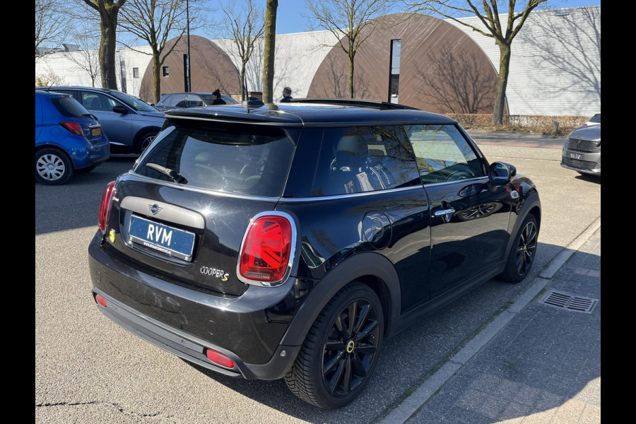 MINI Mini Electric Yours 33 kWh SOH 100% | VAN €20.900,- NU VOOR SLECHTS €18.877,- Uw LENTEVOORDEEL €2.023,-| SUPER COMPLEET UITGEVOERD| PANO | HARMAN KARDON | STOELVERWARMING| HEAD-UP DISPLAY| ACHTERUITRIJCAMERA|