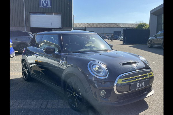 MINI Mini Electric Yours 33 kWh SOH 100% | VAN €20.900,- NU VOOR SLECHTS €18.877,- Uw LENTEVOORDEEL €2.023,-| SUPER COMPLEET UITGEVOERD| PANO | HARMAN KARDON | STOELVERWARMING| HEAD-UP DISPLAY| ACHTERUITRIJCAMERA|