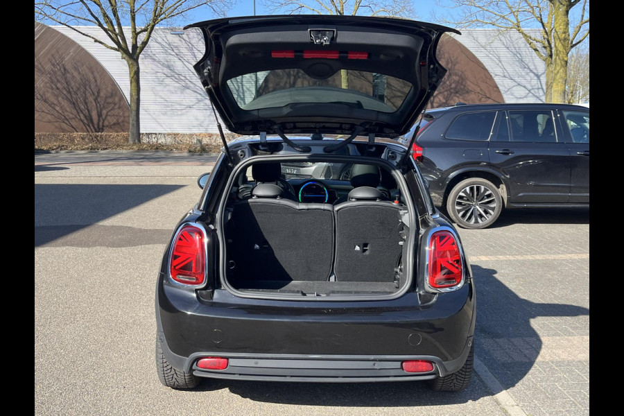 MINI Mini Electric Yours 33 kWh SOH 100% | VAN €20.900,- NU VOOR SLECHTS €18.877,- Uw LENTEVOORDEEL €2.023,-| SUPER COMPLEET UITGEVOERD| PANO | HARMAN KARDON | STOELVERWARMING| HEAD-UP DISPLAY| ACHTERUITRIJCAMERA|
