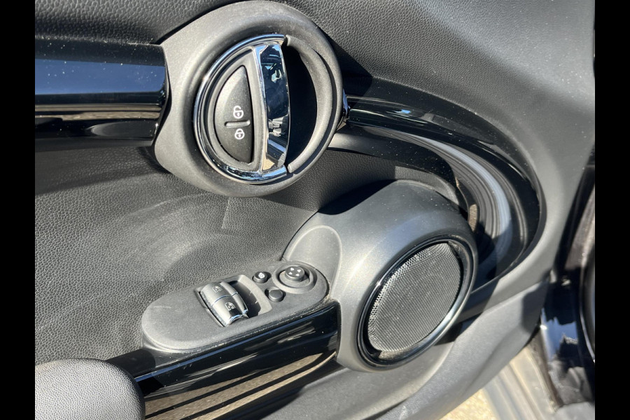 MINI Mini Electric Yours 33 kWh SOH 100% | VAN €20.900,- NU VOOR SLECHTS €18.877,- Uw LENTEVOORDEEL €2.023,-| SUPER COMPLEET UITGEVOERD| PANO | HARMAN KARDON | STOELVERWARMING| HEAD-UP DISPLAY| ACHTERUITRIJCAMERA|