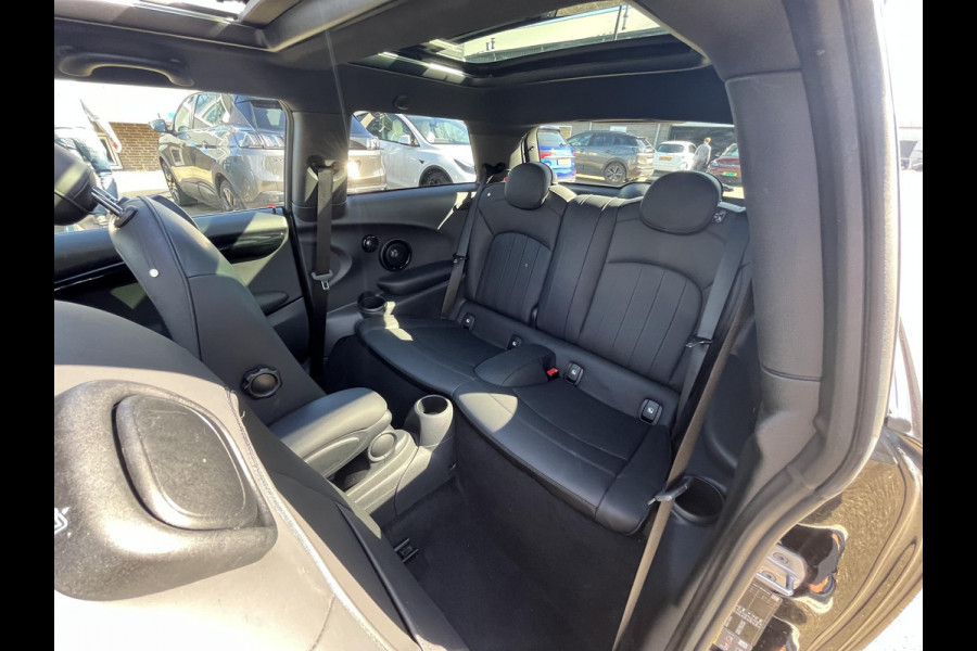 MINI Mini Electric Yours 33 kWh SOH 100% | VAN €20.900,- NU VOOR SLECHTS €18.877,- Uw LENTEVOORDEEL €2.023,-| SUPER COMPLEET UITGEVOERD| PANO | HARMAN KARDON | STOELVERWARMING| HEAD-UP DISPLAY| ACHTERUITRIJCAMERA|