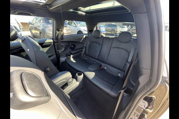 MINI Mini Electric Yours 33 kWh SOH 100% | VAN €20.900,- NU VOOR SLECHTS €18.877,- Uw LENTEVOORDEEL €2.023,-| SUPER COMPLEET UITGEVOERD| PANO | HARMAN KARDON | STOELVERWARMING| HEAD-UP DISPLAY| ACHTERUITRIJCAMERA|