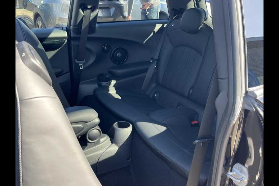 MINI Mini Electric Yours 33 kWh SOH 100% | VAN €20.900,- NU VOOR SLECHTS €18.877,- Uw LENTEVOORDEEL €2.023,-| SUPER COMPLEET UITGEVOERD| PANO | HARMAN KARDON | STOELVERWARMING| HEAD-UP DISPLAY| ACHTERUITRIJCAMERA|