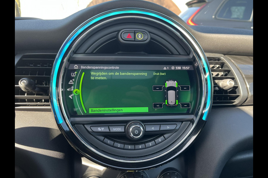 MINI Mini Electric Yours 33 kWh SOH 100% | VAN €20.900,- NU VOOR SLECHTS €18.877,- Uw LENTEVOORDEEL €2.023,-| SUPER COMPLEET UITGEVOERD| PANO | HARMAN KARDON | STOELVERWARMING| HEAD-UP DISPLAY| ACHTERUITRIJCAMERA|