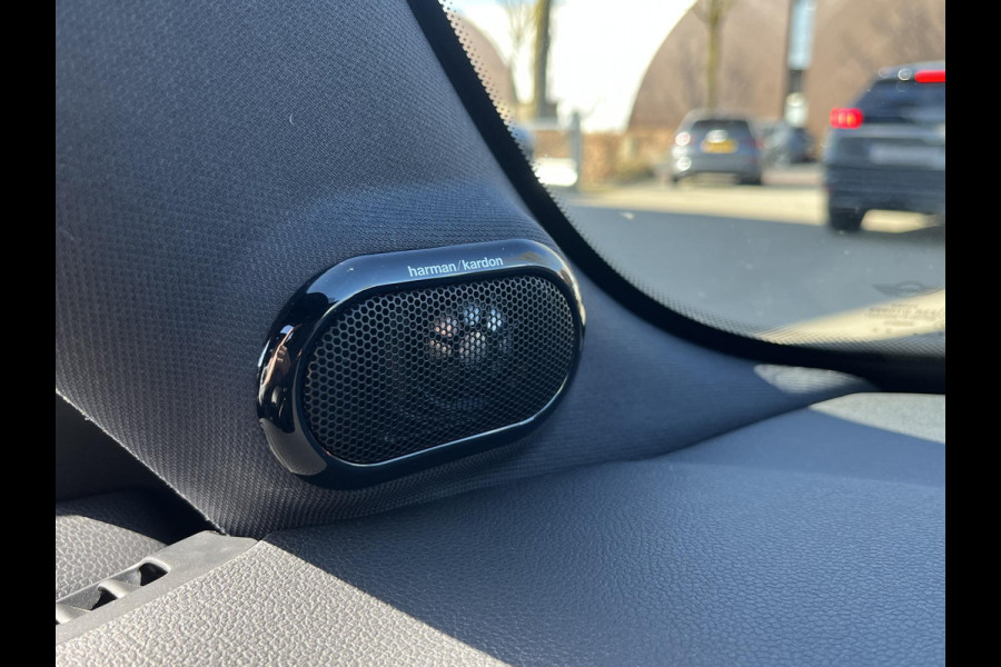 MINI Mini Electric Yours 33 kWh SOH 100% | VAN €20.900,- NU VOOR SLECHTS €18.877,- Uw LENTEVOORDEEL €2.023,-| SUPER COMPLEET UITGEVOERD| PANO | HARMAN KARDON | STOELVERWARMING| HEAD-UP DISPLAY| ACHTERUITRIJCAMERA|