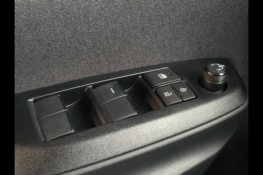 Toyota Yaris Cross 1.5 Hybrid 115 Comfort Dynamic uit 2025 Rijklaar + Fabrieksgarantie Henk Jongen Auto's in Helmond,  al 50 jaar service zoals 't hoort!