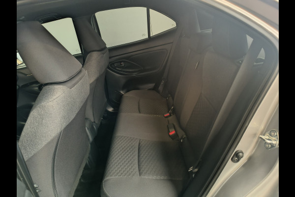 Toyota Yaris Cross 1.5 Hybrid 115 Comfort Dynamic uit 2025 Rijklaar + Fabrieksgarantie Henk Jongen Auto's in Helmond,  al 50 jaar service zoals 't hoort!