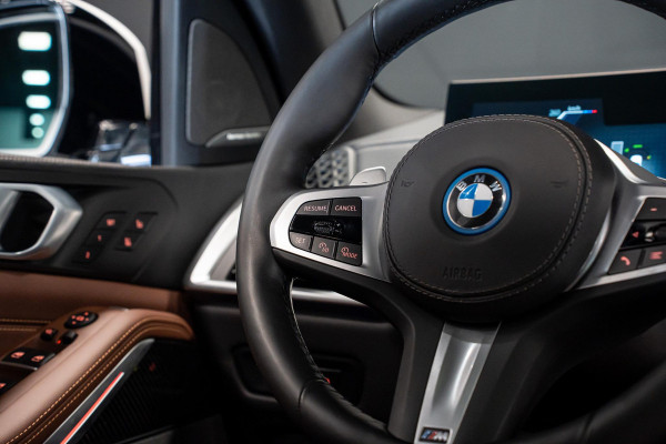 BMW X5 xDrive50e *M-Sport Pro / Harman Kardon / Stoelventilatie + Massage / Panorama Sky Lounge / Soft-Close / Carbon Interieur*