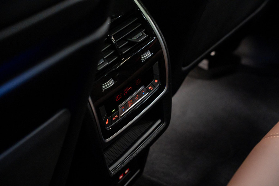 BMW X5 xDrive50e *M-Sport Pro / Harman Kardon / Stoelventilatie + Massage / Panorama Sky Lounge / Soft-Close / Carbon Interieur*