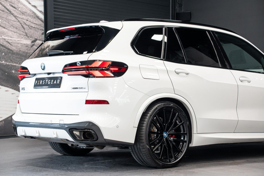 BMW X5 xDrive50e *M-Sport Pro / Harman Kardon / Stoelventilatie + Massage / Panorama Sky Lounge / Soft-Close / Carbon Interieur*