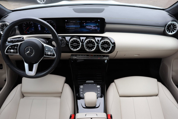 Mercedes-Benz CLA-Klasse Shooting Brake 180 Bus.Sol. Luxury org.NL leer+el.+mem+verw. el.klep schuifdak camera