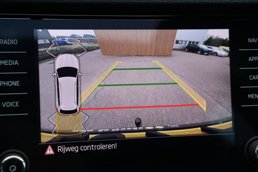 Škoda Kodiaq 1.5 TSI Sportline Business org.NL pano-schuifdak stuurverw. trekhaak camera el.klep