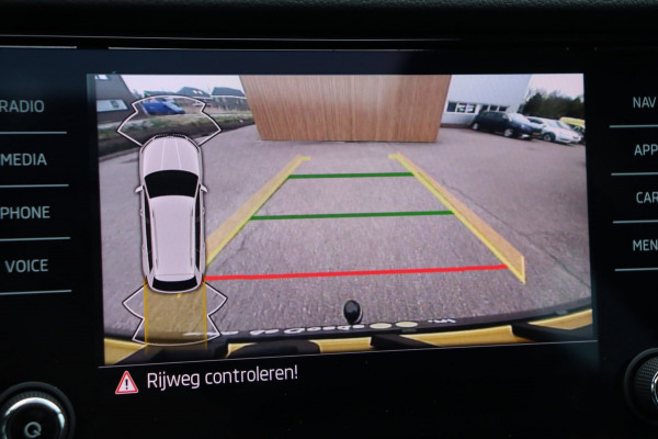 Škoda Kodiaq 1.5 TSI Sportline Business org.NL pano-schuifdak stuurverw. trekhaak camera el.klep