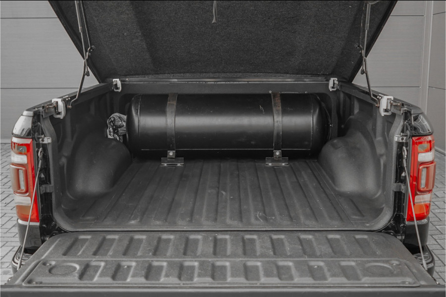 Dodge Ram 1500 5.7 V8 4x4 Crew Cab Longhorn Luchtv HUD 360° H&K Trekhaak