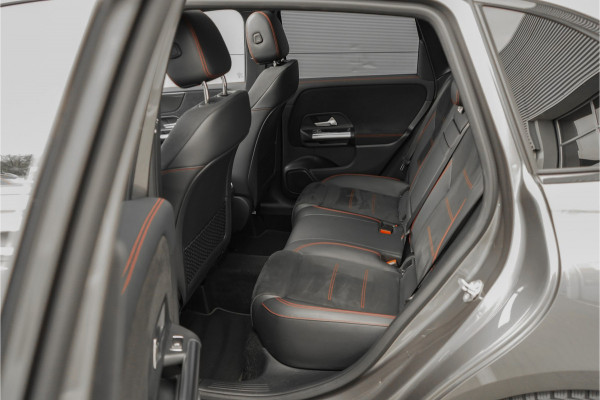 Mercedes-Benz B-Klasse 200 Business Solution AMG Pano Trekhaak