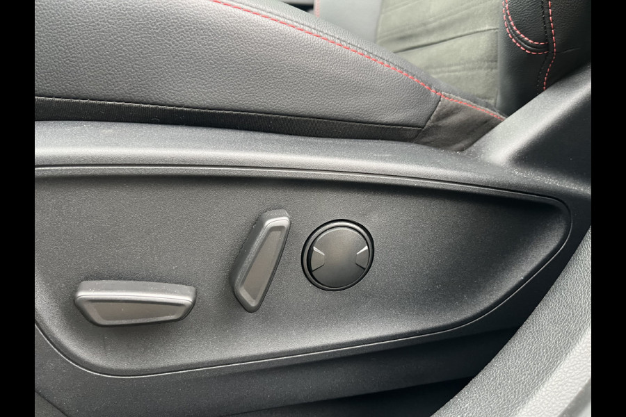 Ford Kuga 1.5 EcoBoost ST-Line X 150pk/110kW 6-bak | Full Options | E-Trekhaak | Pano | Driver Assistance Pack | Technology Pack | Winter Pack | etc. etc.