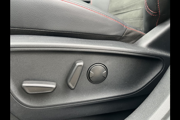 Ford Kuga 1.5 EcoBoost ST-Line X 150pk/110kW 6-bak | Full Options | E-Trekhaak | Pano | Driver Assistance Pack | Technology Pack | Winter Pack | etc. etc.